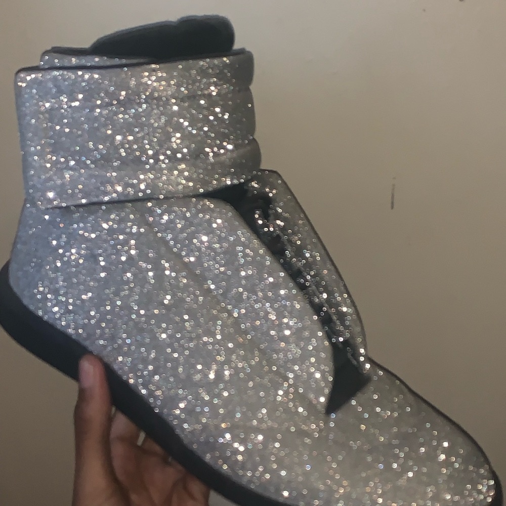 Sneakers - Picture 4 of 7